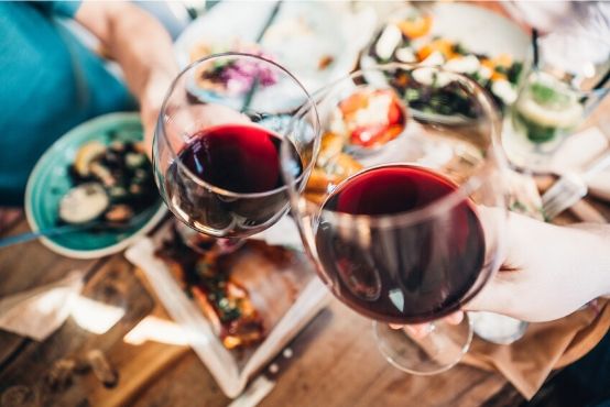 Kojení a alkohol: 6 tipů pro kojící matky