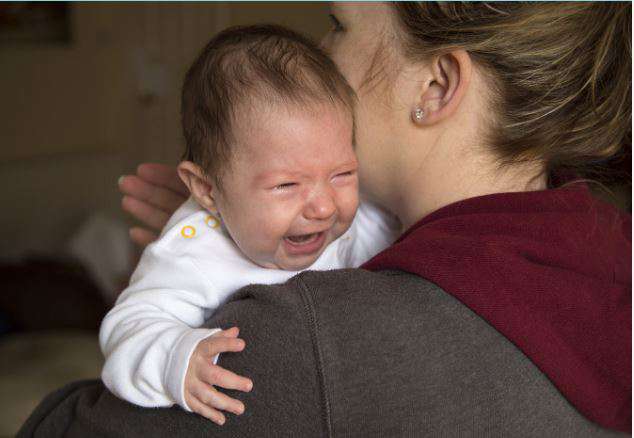 Jak utišit plačící miminko: 5 nejčastějších příčin a tipů, jak na ně
