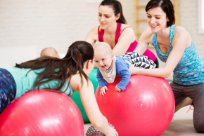 Cvičení s dětmi 6–12 měsíců