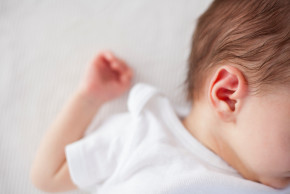Co dělat, když dítě bolí ucho?
