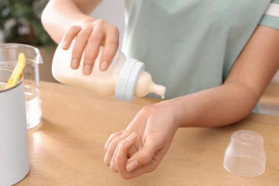 Syndrom první lahve a přechod na umělé mléko: jak na to?