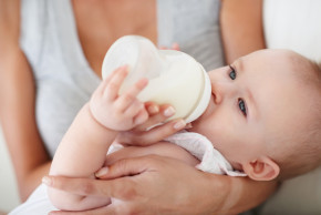 Jak vybrat první kojenecké mléko